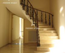 Монолитная лестница в отделке натуральным камнем ООО ЛИНИЯ ХОДА Проект 010_02